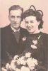 Trouwfoto van Wilhelmus Cornelis (Wim) Huijbregts en Johanna (Annie) Weeterings. Huwelijk in Tilburg op 17-04-1944